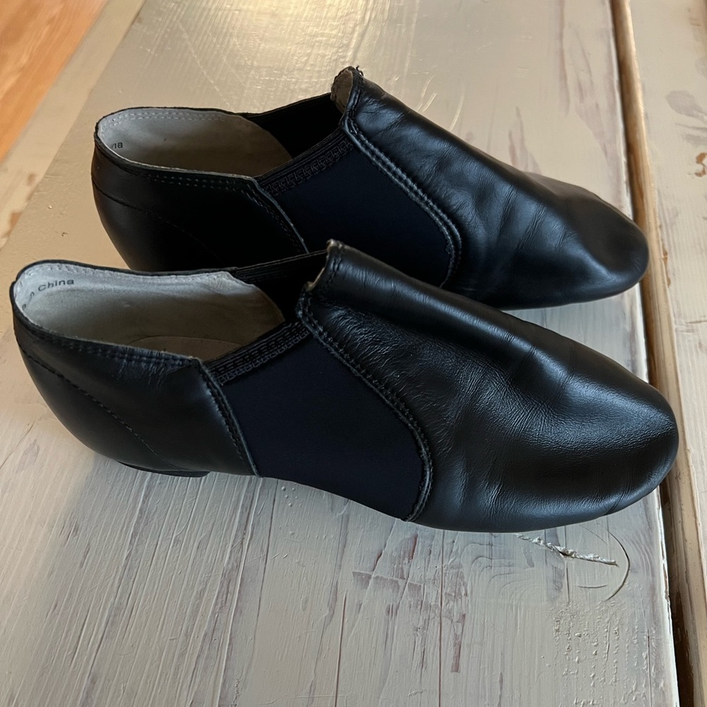Girls black size 4 jazz shoes
